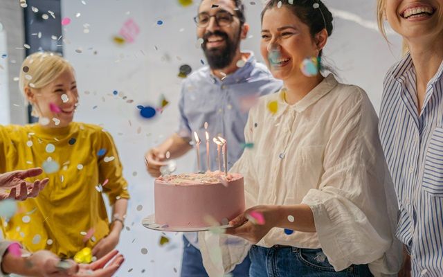 Cinco maneras de celebrar cosas en la oficina para romper con la rutina